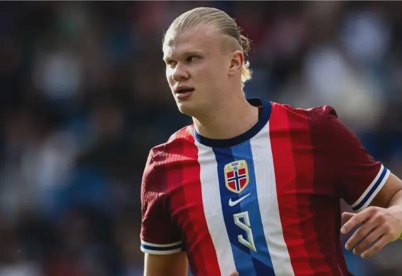 防线漏洞频出 难挡对手冲击（后防失误不断 难以抵御对手猛攻）