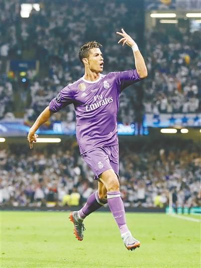 半场战报：弗赖堡1-0圣保利，铃木唯人建功（上半场结束：弗赖堡1-0领先圣保利，铃木唯人破门）