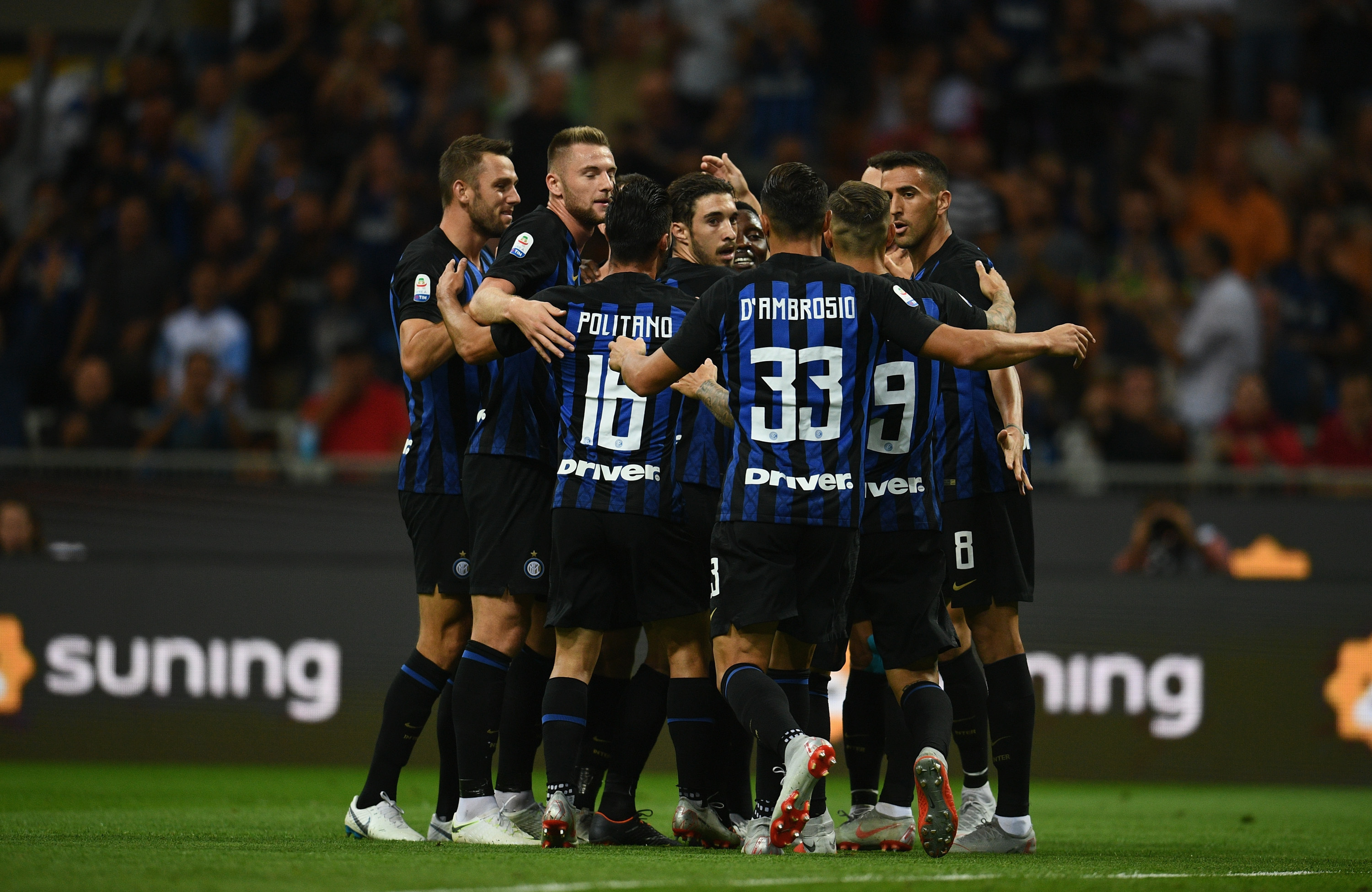 欧冠第4轮前瞻：双战术体系的博弈，两位神锋大战“群狼”（欧冠第4轮看点：两套战术正面碰撞，双神锋硬撼狼群）