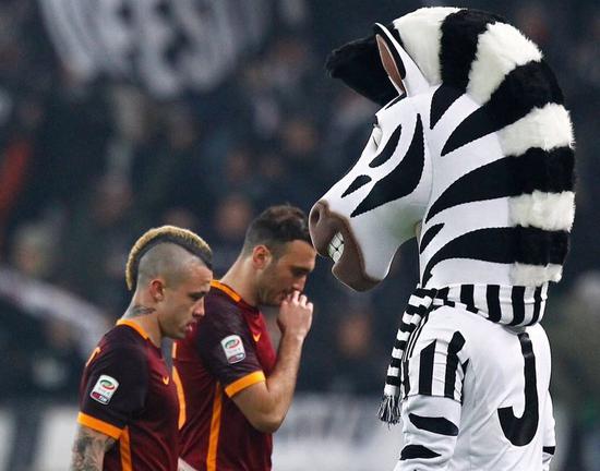 手感不错！杨瀚森首节空接+勾手+三分，得到10分2板1助