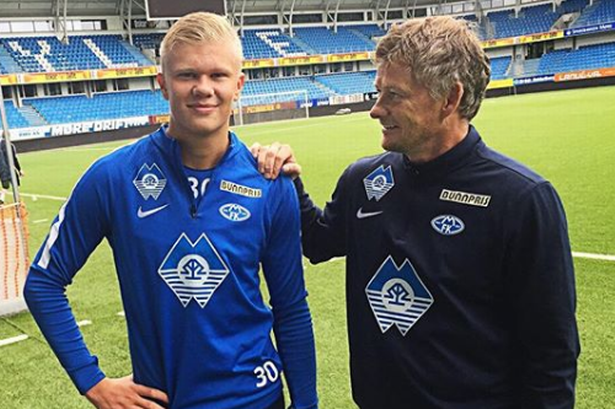 官方：京都不死鸟正式签下福冈黄蜂主力门将村上昌谦（京都不死鸟宣布：福冈黄蜂主力门将村上昌谦加盟）