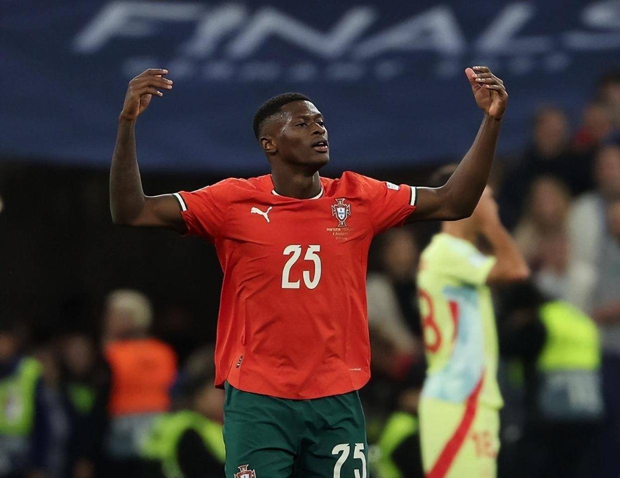 篮球篮网进攻端突然断电，惨遭逆转（篮网进攻短路，痛失好局遭逆转）